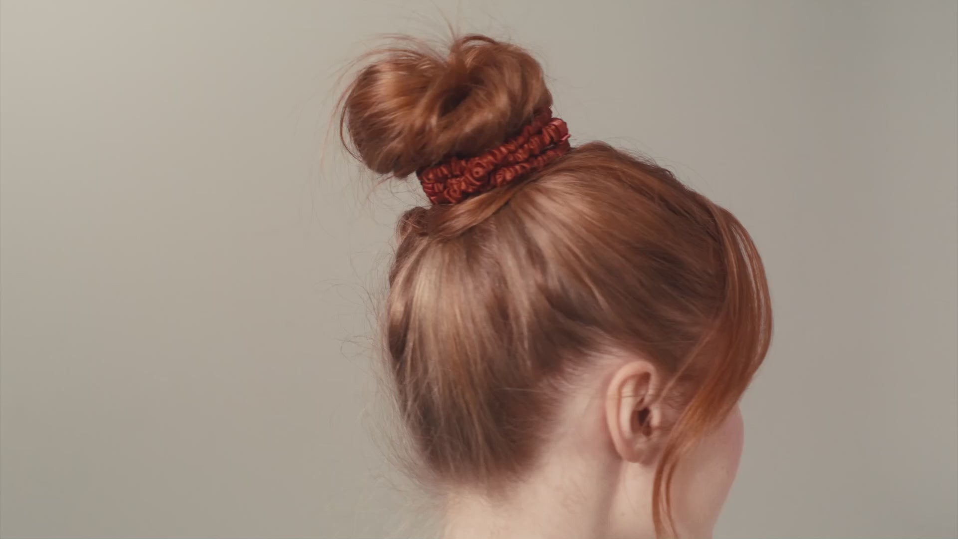 Načíst video: Skinny Scrunchies Auburn 4x