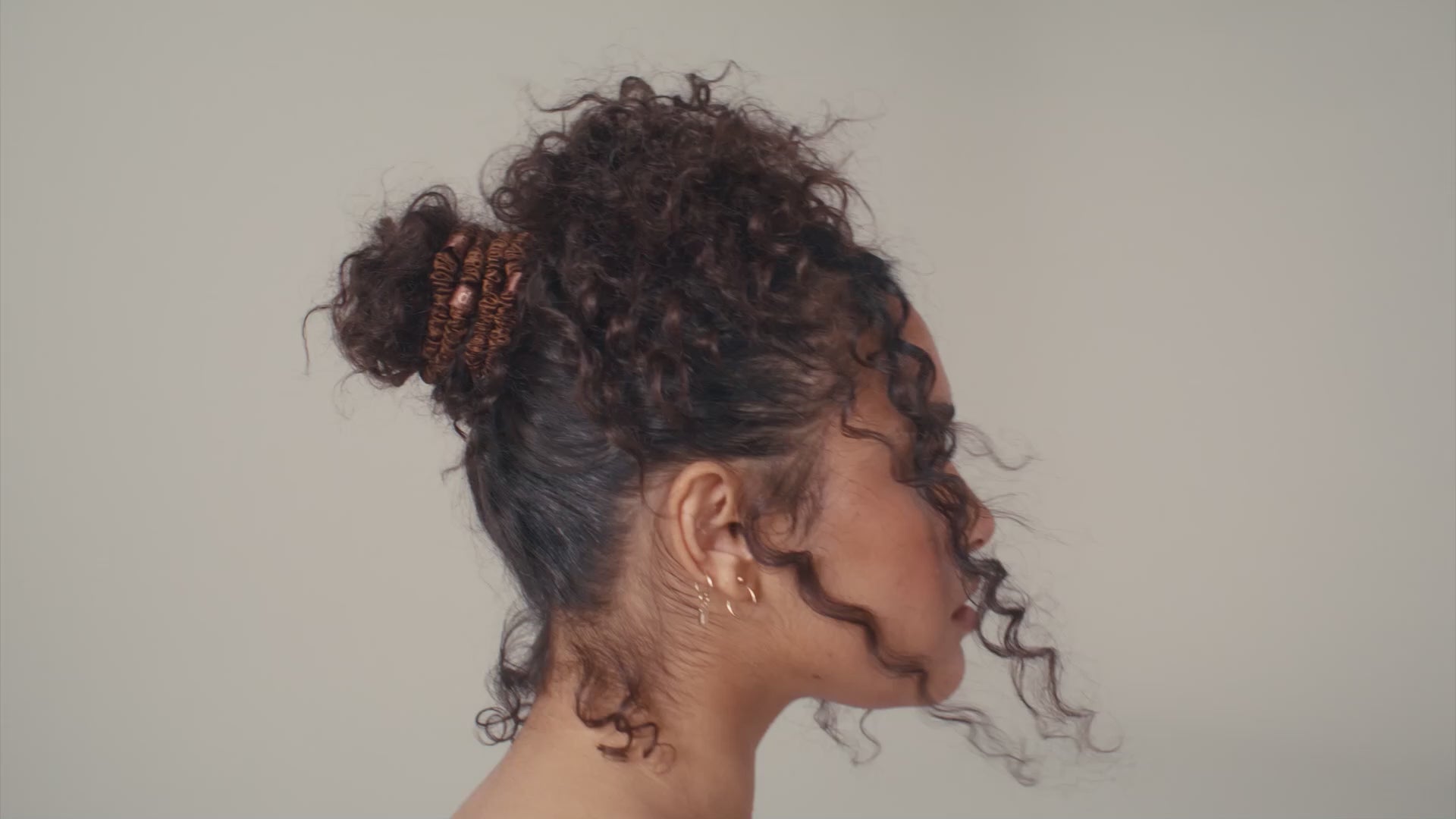 Načíst video: Skinny Scrunchies Dark Brown 4x
